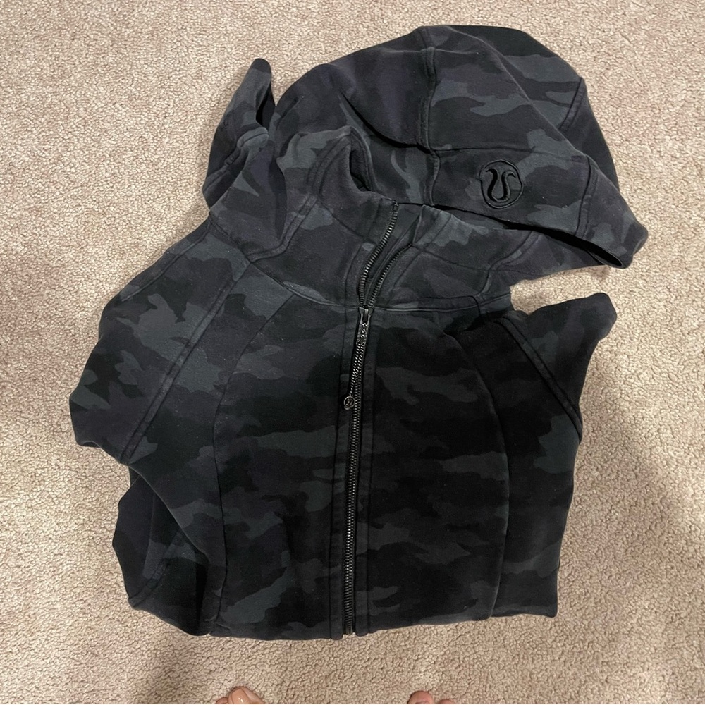 LuLulemon hooded zip up jacket GUC SIZE M